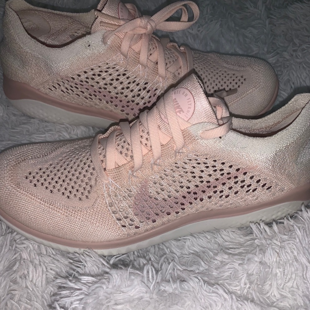 NWT Nike Flyknits size 9